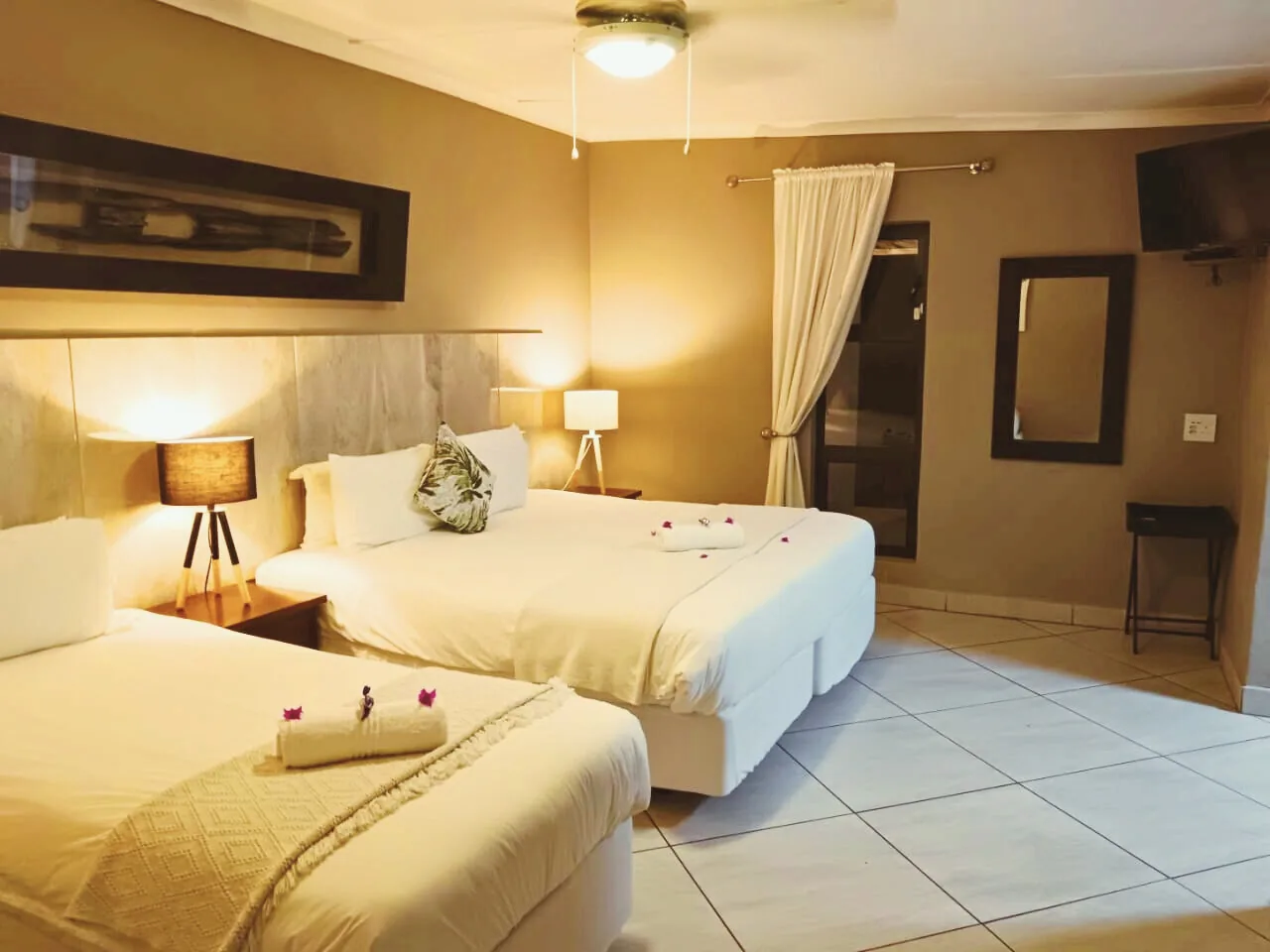 Room 6 — Luxury Family Room at The Wilds Guest House Hluhluwe